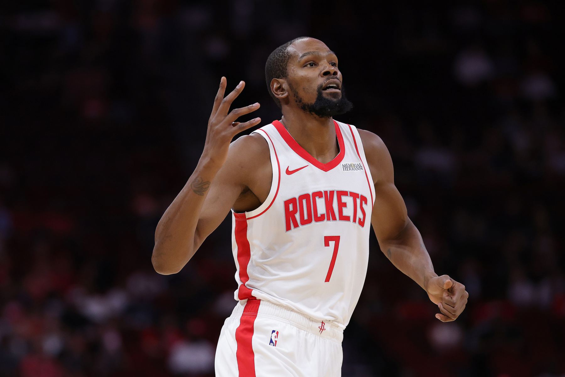KD: Die herausragende Leistung von James, Curry, Harden und anderen erfahrenen Spielern hat mich zum Durchhalten inspiriert.